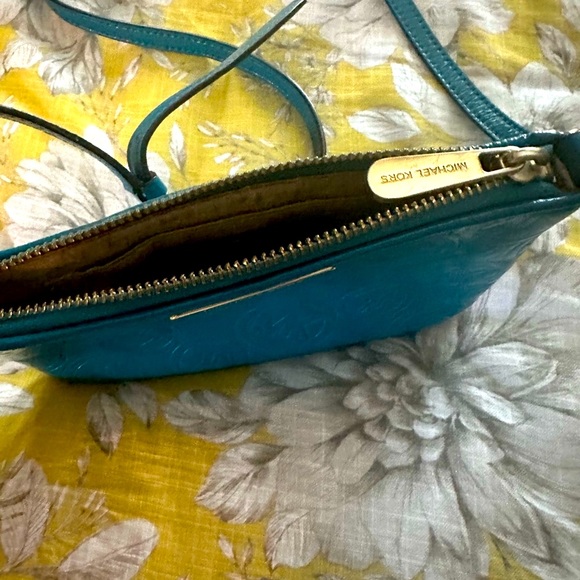 Vintage, Michael Kors Signature Patent Crossbody - Picture 5 of 11